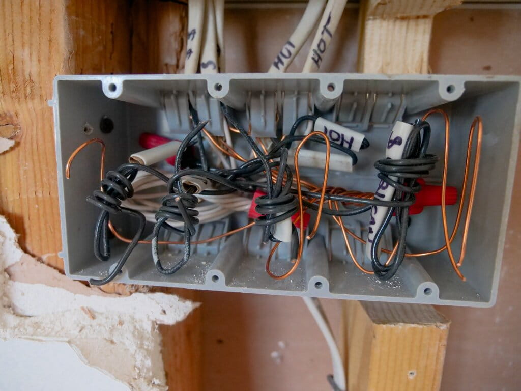 Las cajas de conexión son básicas en la instalación eléctrica de una casa